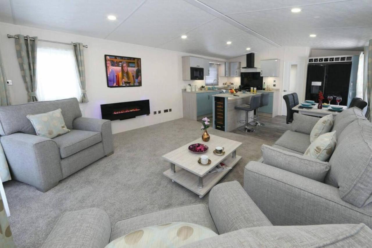 Superior 6 Berth Holiday Home In Suffolk Saxmundham Zewnętrze zdjęcie